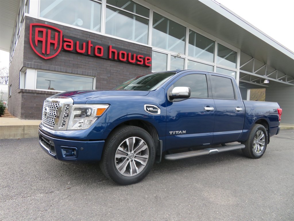 2017 Nissan Titan SL's photo