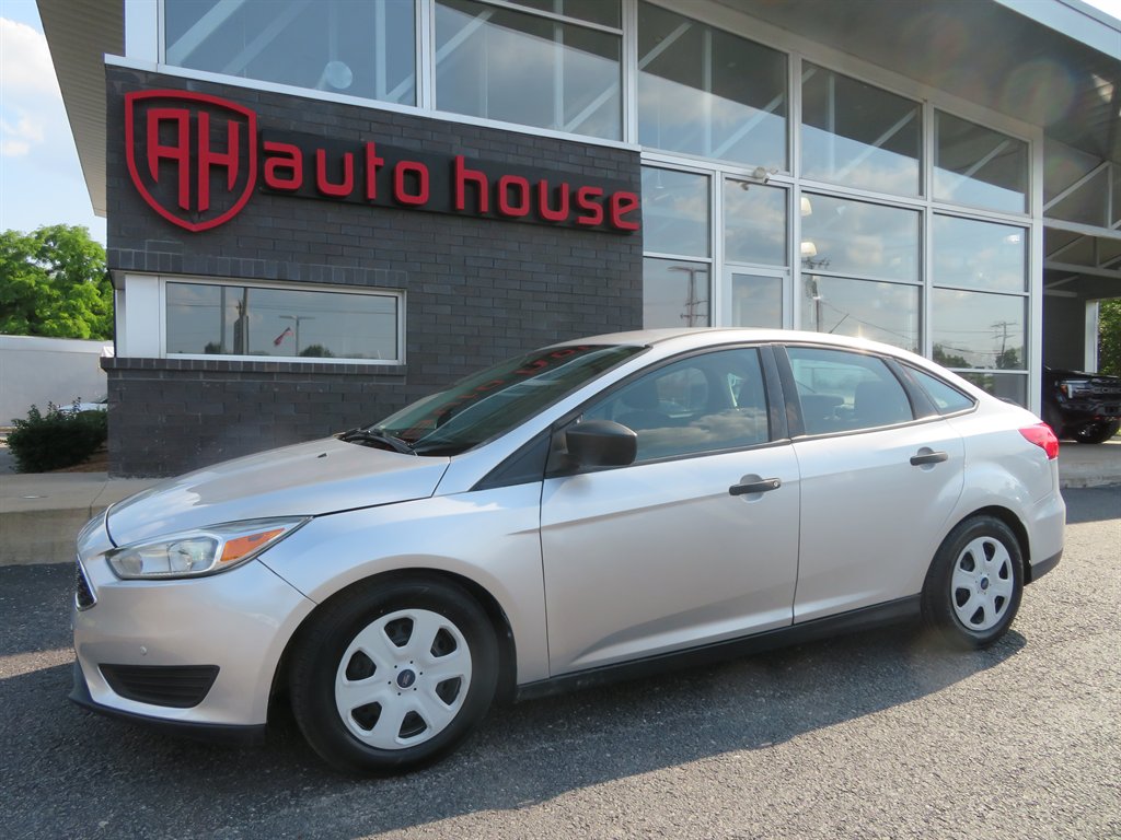 2016 Ford Focus S's photo