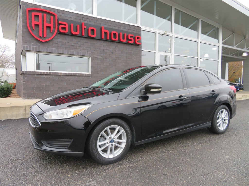 2018 Ford Focus SE's photo