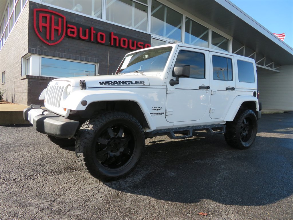 2016 Jeep Wrangler Unlimited Sahara's photo