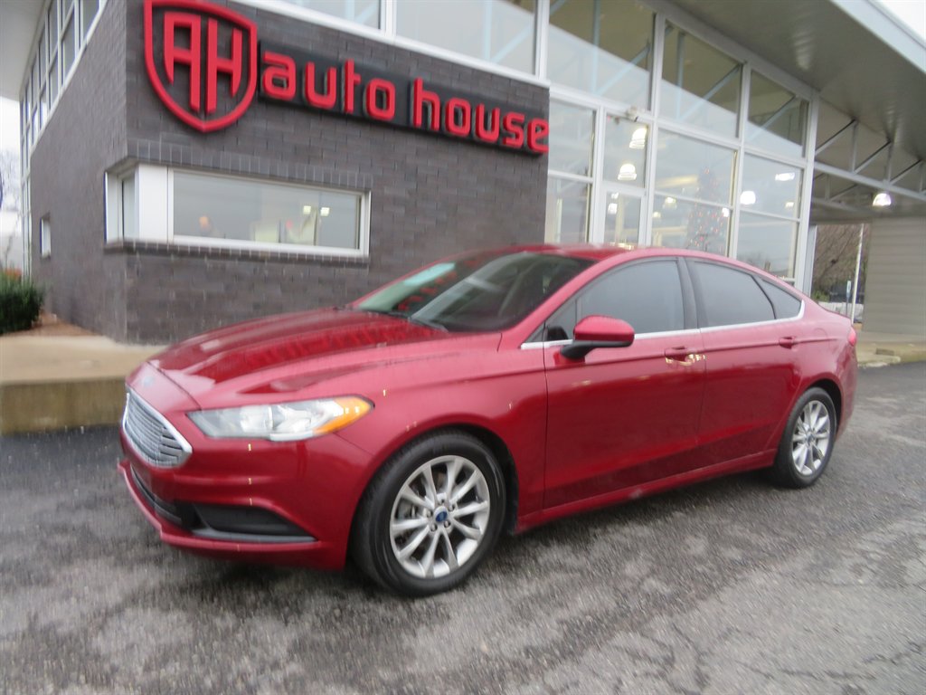 2017 Ford Fusion SE's photo