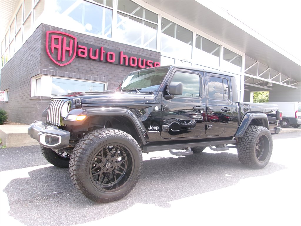 2023 Jeep Gladiator Overland's photo
